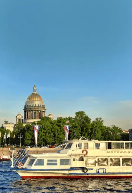 Афиша: Берега Невы - прогулка на двухпалубном теплоходе по Неве с подходом к Финскому заливу в Санкт-Петербурге 8 августа 2026