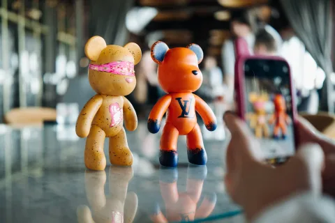 Афиша: Роспись мишки Bearbricks в технике флюид-арт в Санкт-Петербурге 8 августа 2026