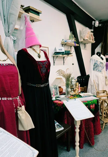 Афиша: Танцы и мода в истории. Самостоятельный осмотр экспозиции в Калининграде 7 августа 2026