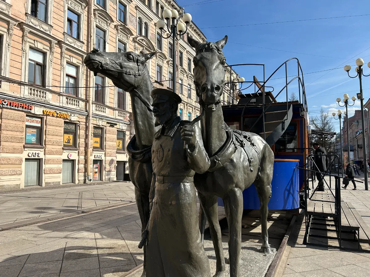Афиша: Экскурсия по дворам и парадным Васильевского острова в Санкт-Петербурге 7 августа 2026
