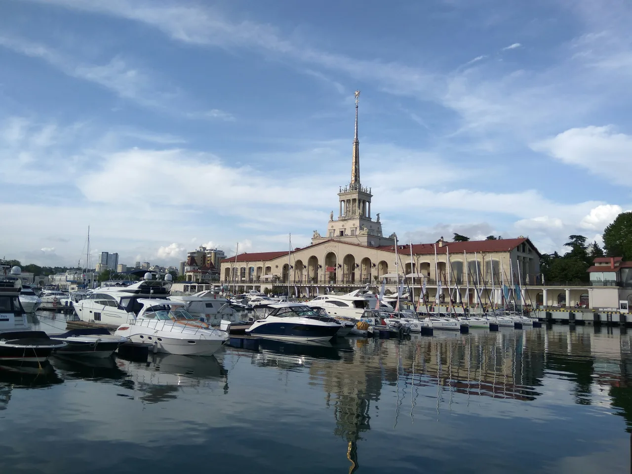 Афиша: Фото-приключение по центру Сочи: порт, парк, дольмены в Сочи 19 сентября 2026