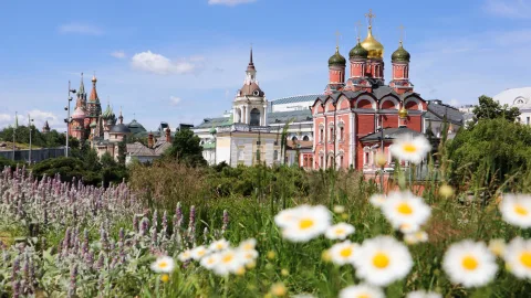 Афиша: Историческая экскурсия по парку «Зарядье» в Москве 17 августа 2026