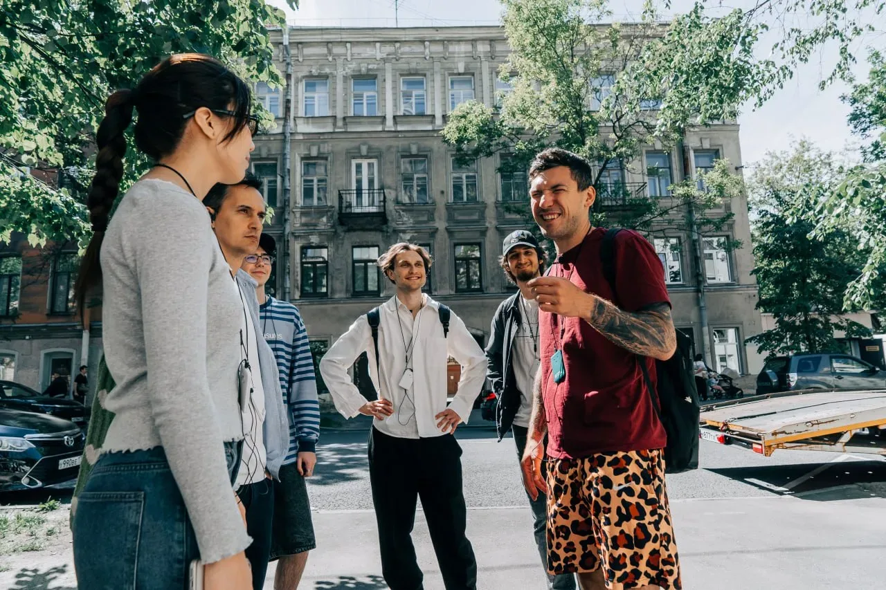 Афиша: Стендап-экскурсия по Васильевскому острову в Санкт-Петербурге 9 сентября 2026