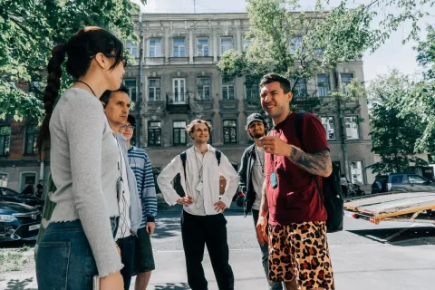Афиша: Стендап-экскурсия по Васильевскому острову в Санкт-Петербурге 9 сентября 2026