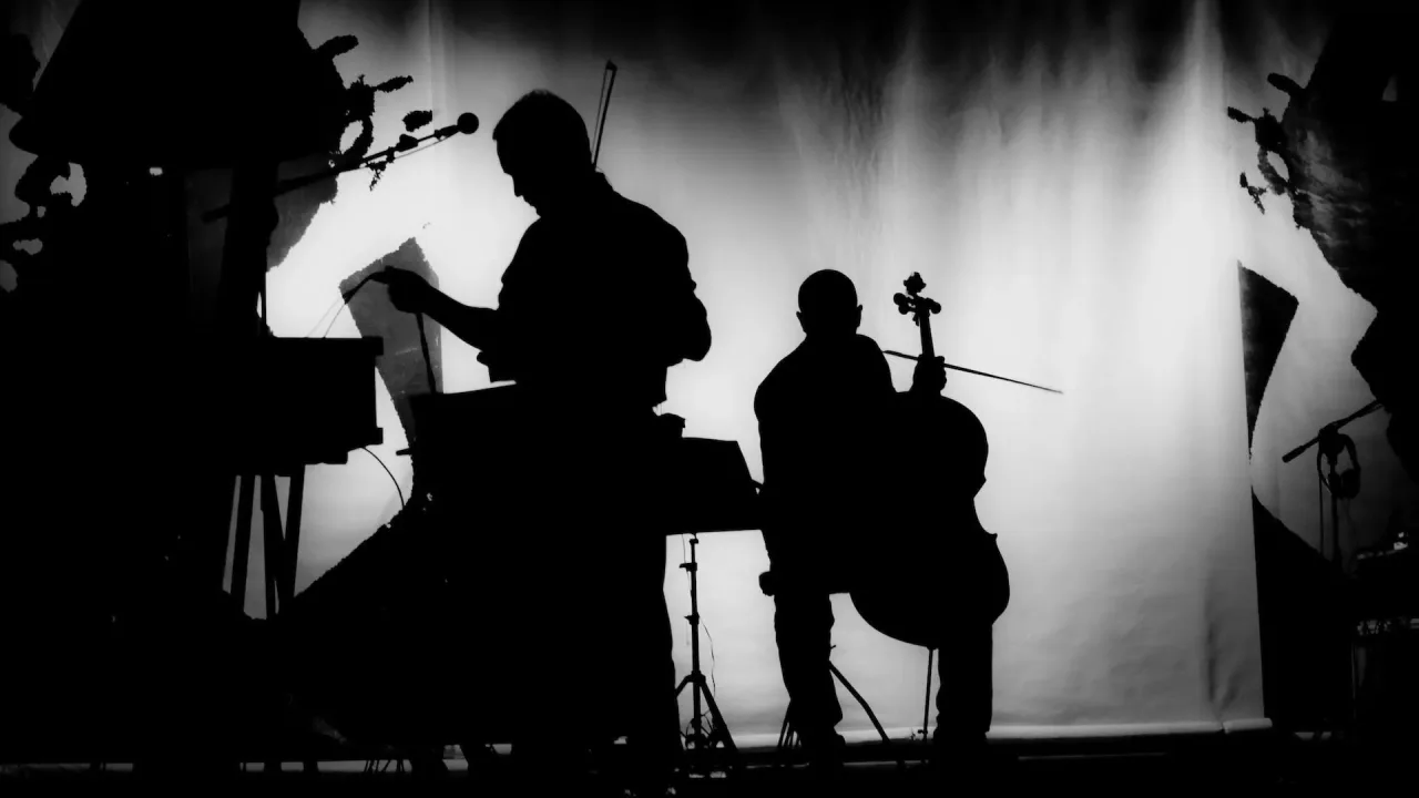 Афиша: Atomic Cellos. Мировые рок-хиты на виолончелях при свечах в оранжерее в Санкт-Петербурге 21 августа 2026