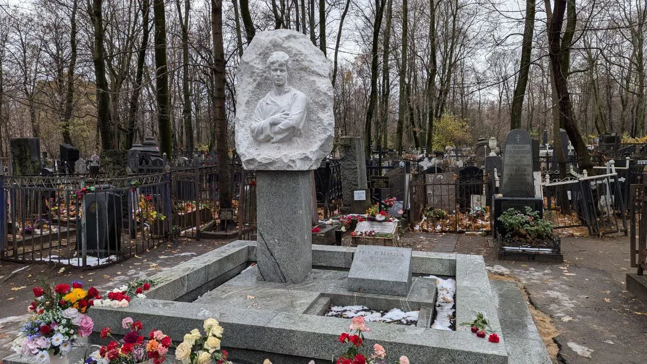 Афиша: Кумиры, герои и святые старинного Ваганьковского кладбища в Москве 11 августа 2026
