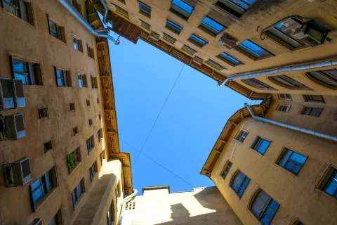 Афиша: Тайны Петроградки: история, архитектура, дворы и парадные в Санкт-Петербурге 4 августа 2026