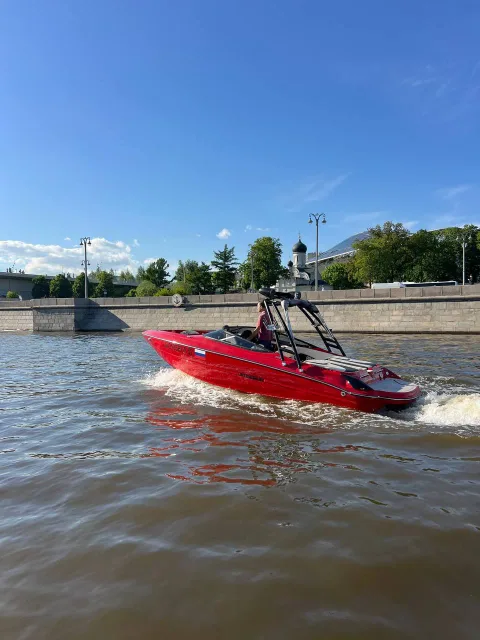 Афиша: Прогулка на катере Stingray по Москве-реке до Москва-Сити в Москве 20 сентября 2026