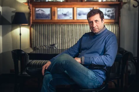 Афиша: Александр Вулых. Нас тупила осень в Москве 15 октября 2026