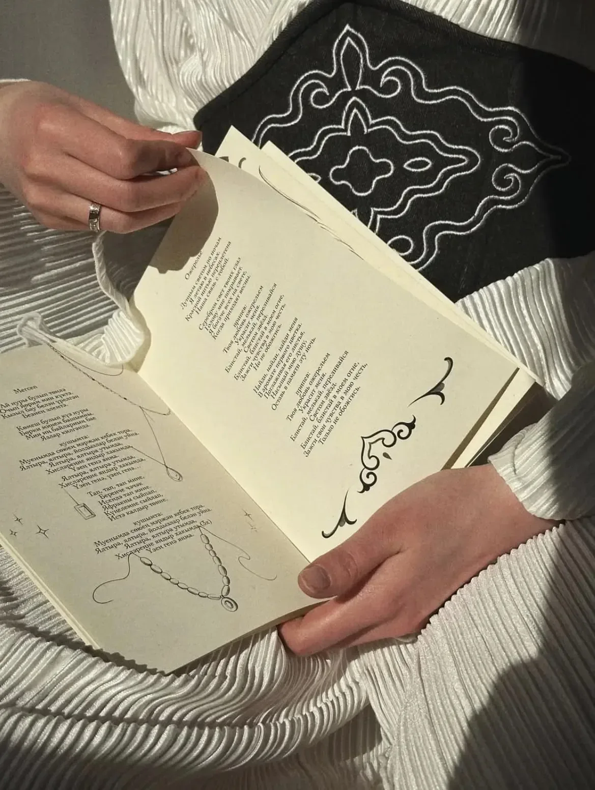 Афиша: Как читать книгу: искусство анализа на примере татарской. Беседа в Казани 24 августа 2026