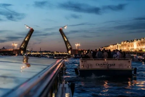 Афиша: Развод мостов с катера: ночной Петербург без толпы в Санкт-Петербурге 8 августа 2026