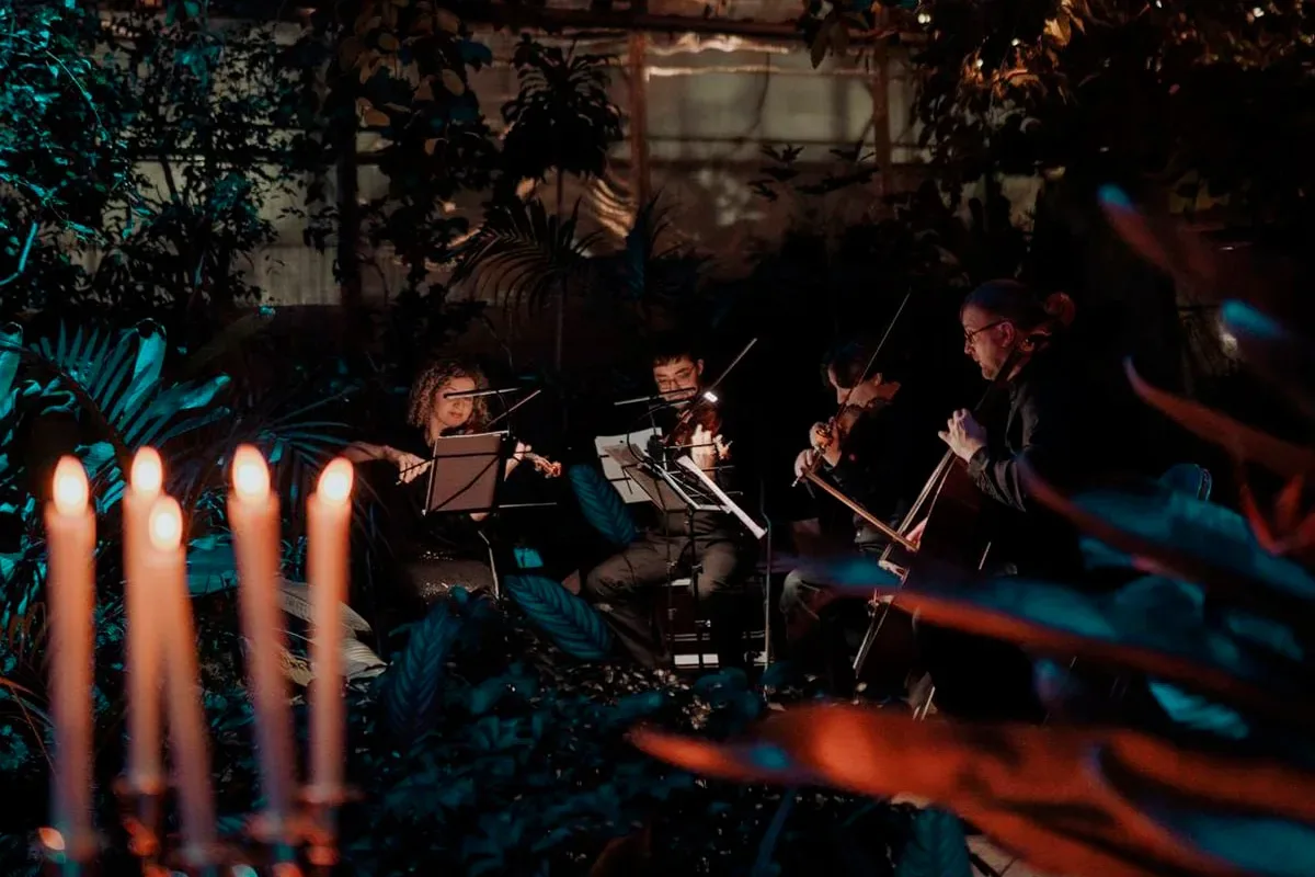 Афиша: Магия свечей. От Вивальди до Jingle Bells в оранжерее в Санкт-Петербурге 27 декабря 2026