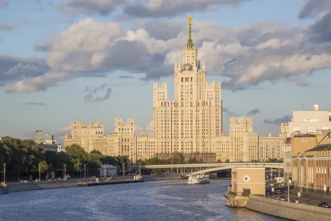 Афиша: Прогулка на теплоходе по Северному маршруту: от причала Киевский до Китай-города в Москве 18 сентября 2026
