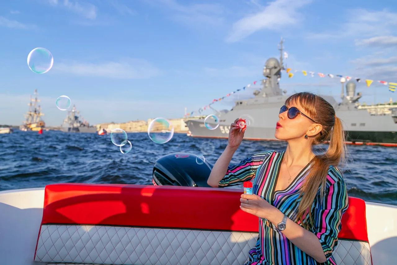 Афиша: Прогулка на катере «Стремительный» по парадной Неве в Санкт-Петербурге 10 сентября 2026