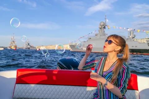 Афиша: Прогулка на катере «Стремительный» по парадной Неве в Санкт-Петербурге 22 сентября 2026