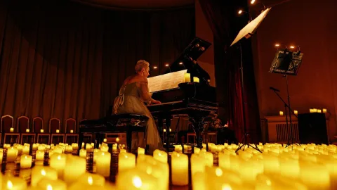 Афиша: Ludovico Einaudi: неоклассика при свечах в Москве 28 ноября 2026