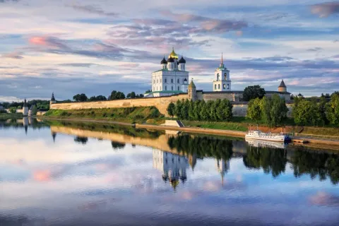 Афиша: Крепости Псковских земель: Псков, Изборск и Печоры в Санкт-Петербурге 23 сентября 2026