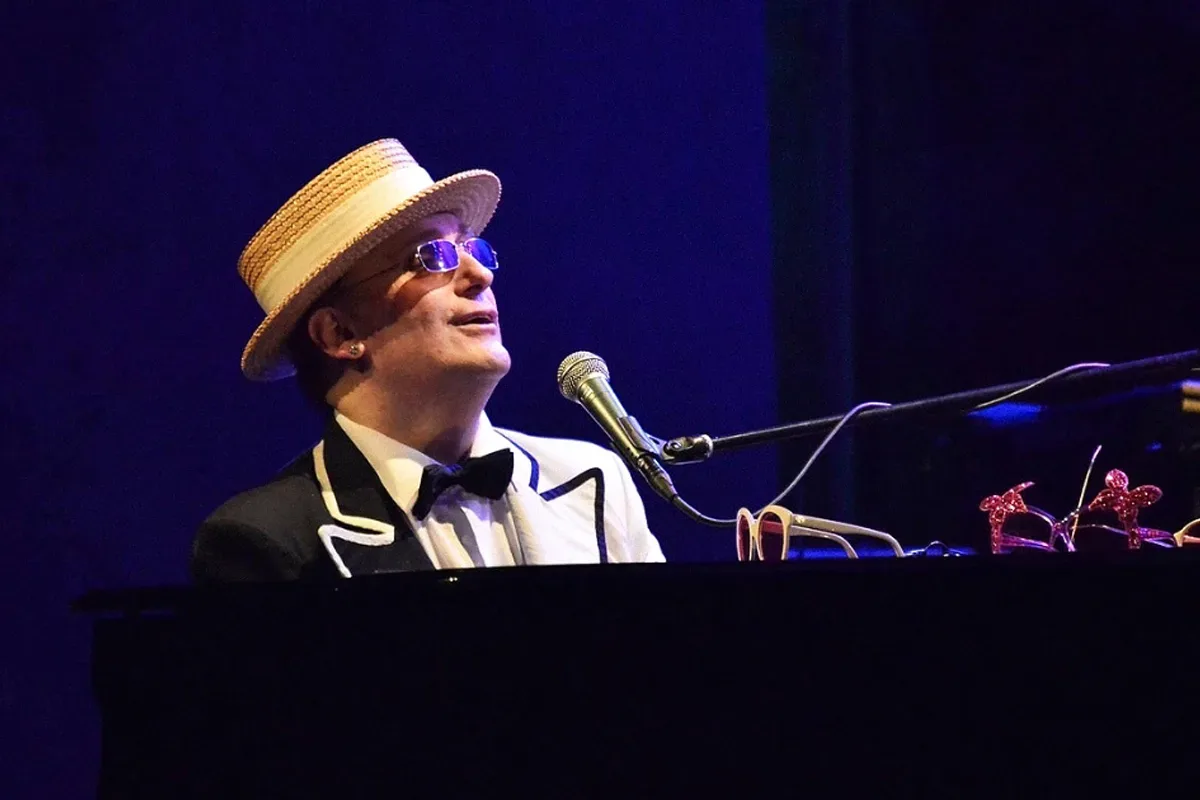 Афиша: Си Джей Марвин, оркестр «Русская филармония». Elton Шоу в Москве 16 декабря 2026