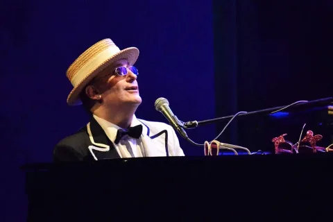 Афиша: Си Джей Марвин, оркестр «Русская филармония». Elton Шоу в Москве 16 декабря 2026