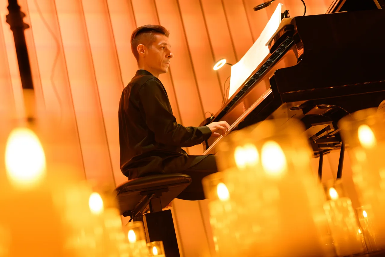 Афиша: Ludovico Einaudi: неоклассика при свечах в Москве 20 ноября 2026