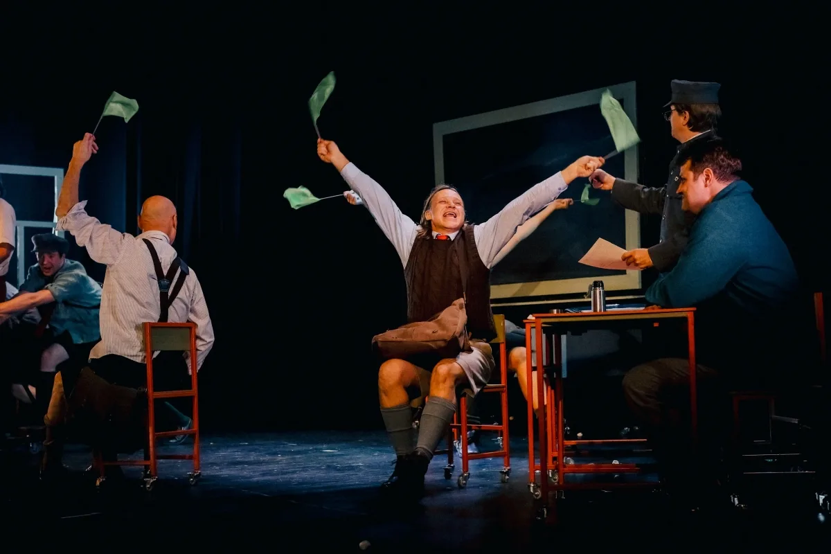 Афиша: 40 чертей и зелёная муха в Омске 17 апреля 2026