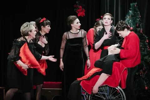 Афиша: 8 любящих женщин в Екатеринбурге 29 апреля 2026