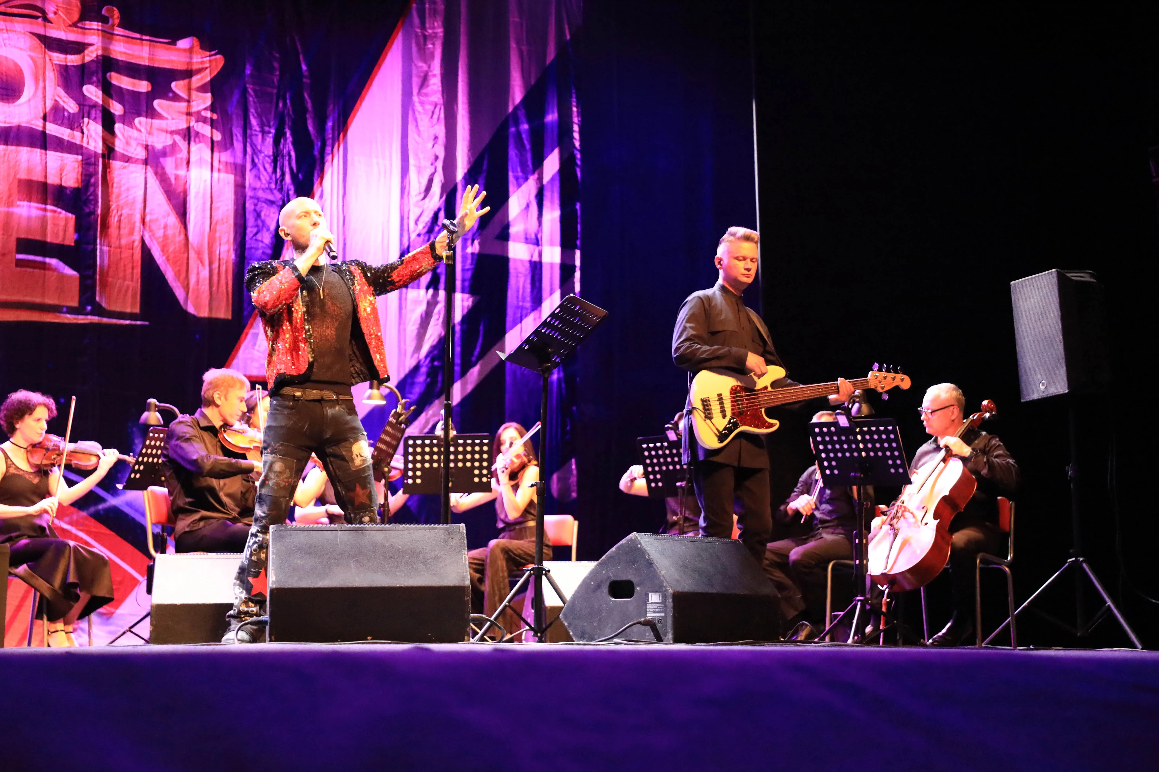 Афиша: Aeroqueen. Хиты Queen & Scorpions с оркестром в Тюмени 22 апреля 2026