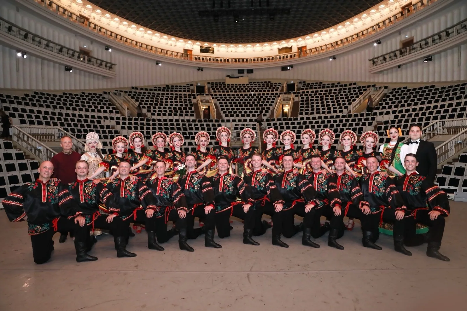 Афиша: Ансамбль песни и танца «Донбасс» в Ульяновске 12 апреля 2026