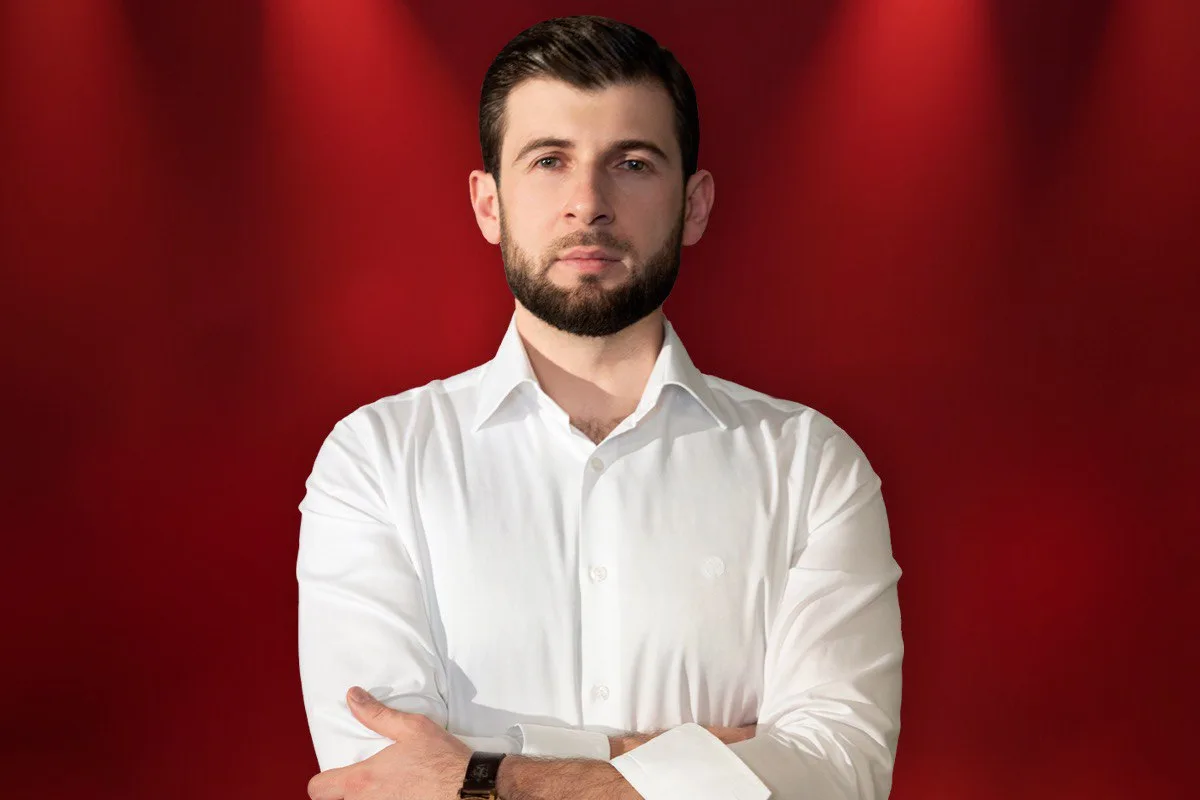 Афиша: Азамат Биштов в Владикавказе 14 апреля 2026