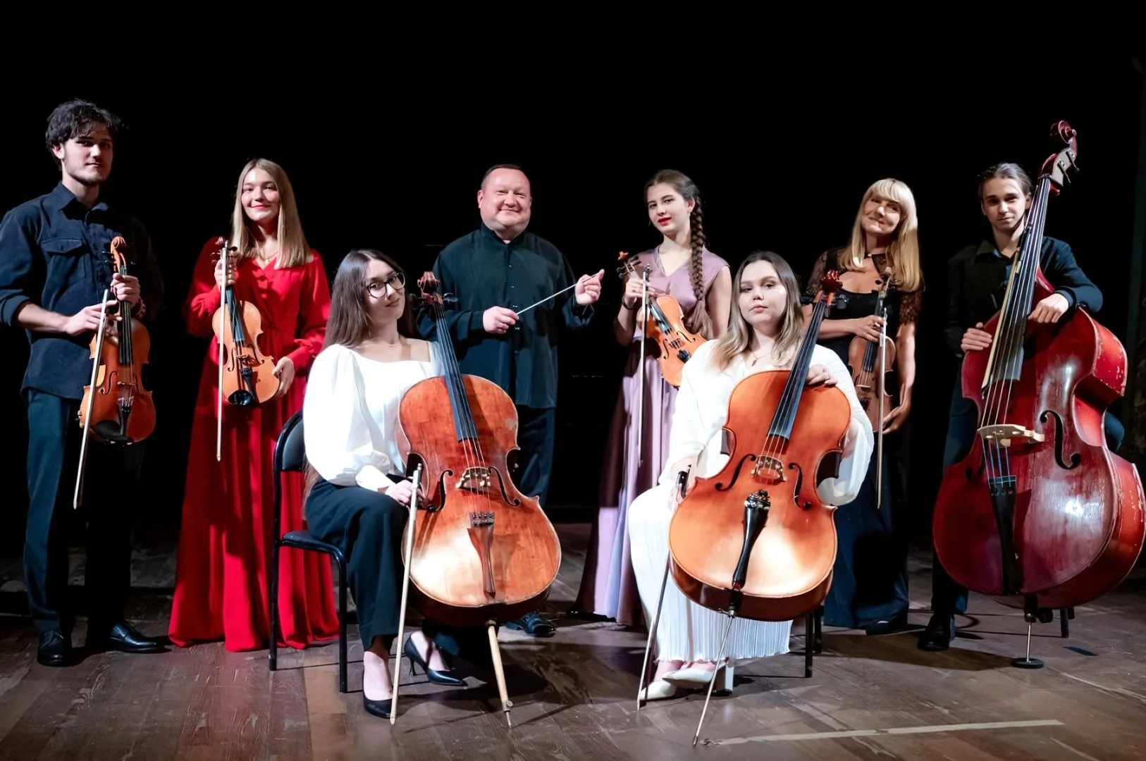 Афиша: Балалайка-контрабас с абсурдом в Челябинске 3 апреля 2026