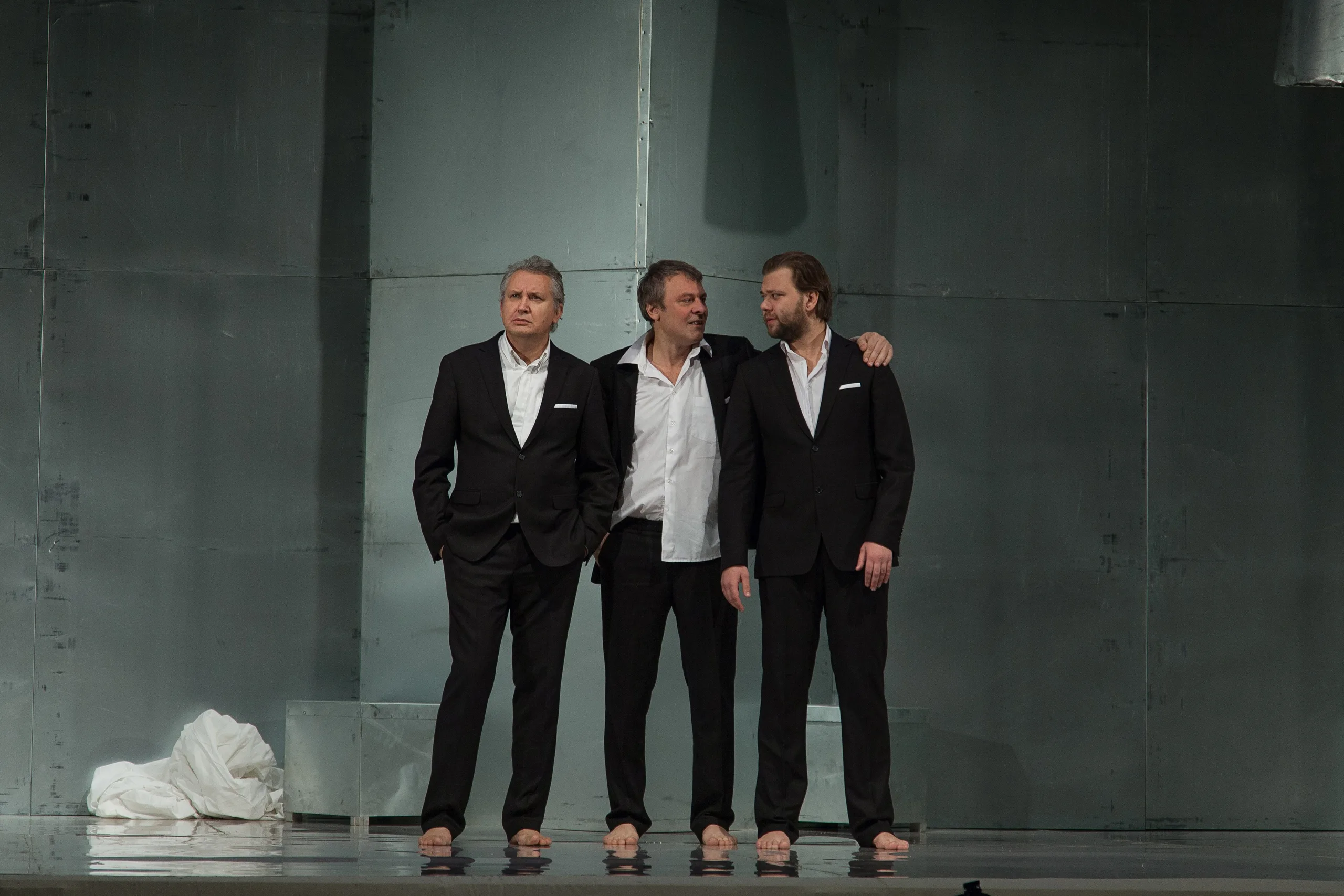 Афиша: Четверо в комнате, не считая охранника в Красноярске 20 апреля 2026