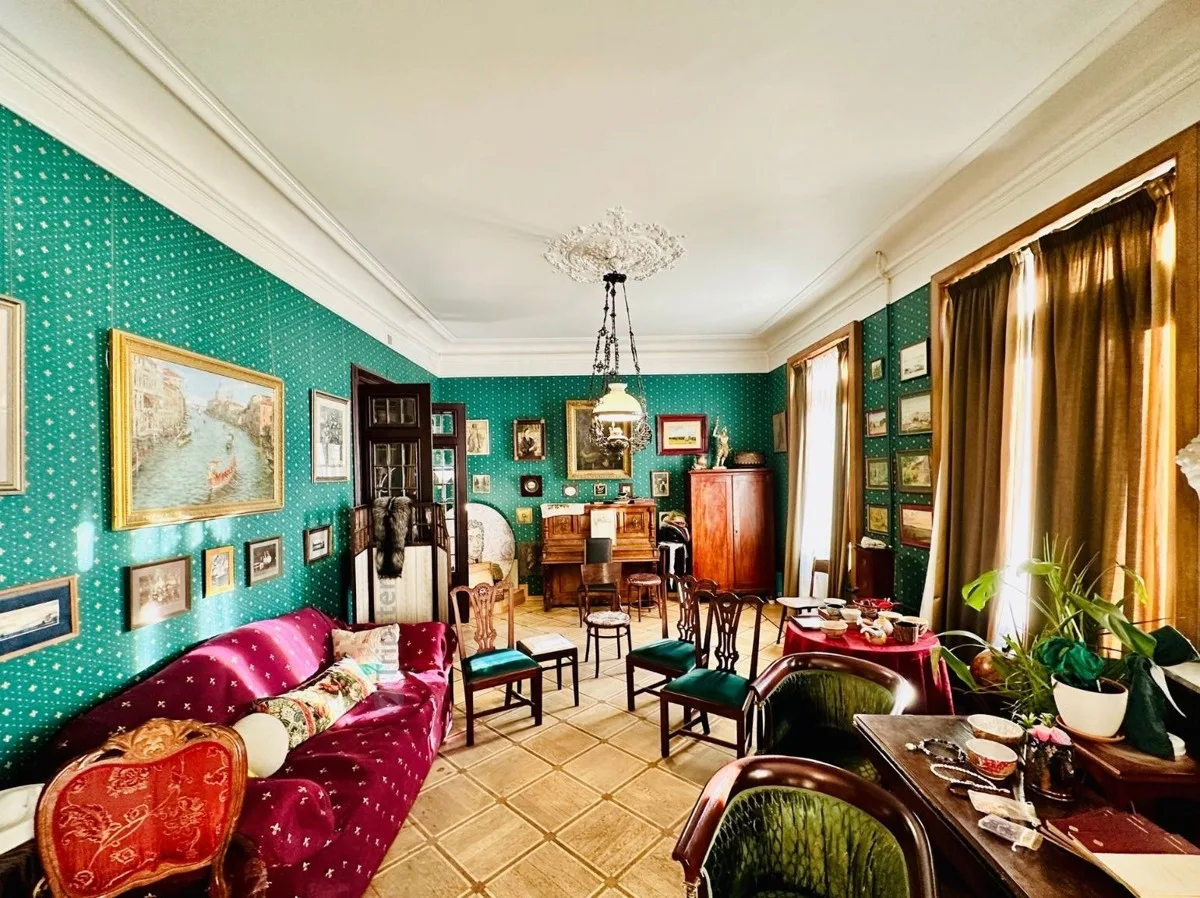 Афиша: Императорская семья и семья Бенуа в Санкт-Петербурге 4 апреля 2026