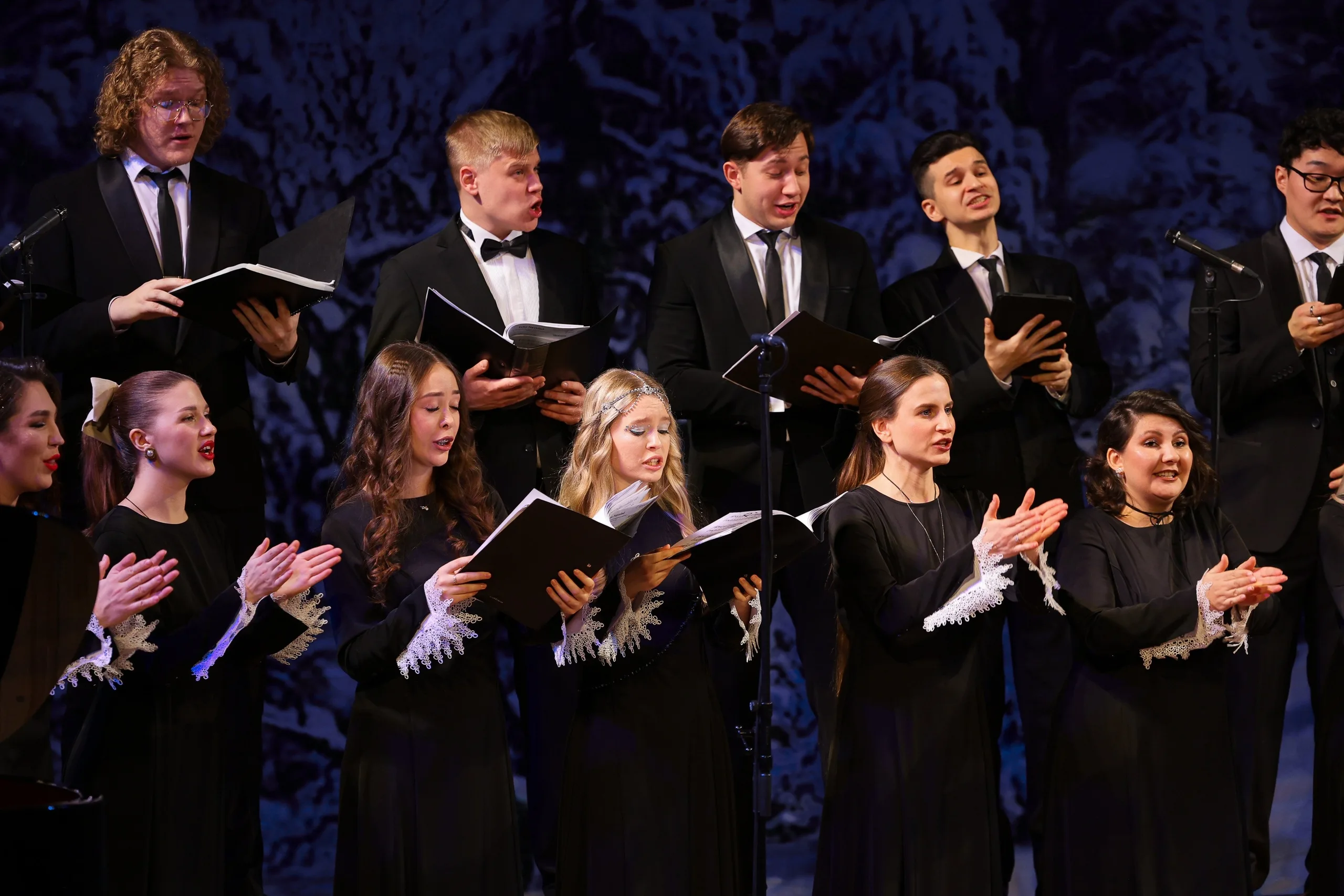 Афиша: Красноярский камерный хор. Традиции и современность. Во славу русской души в Красноярске 23 апреля 2026