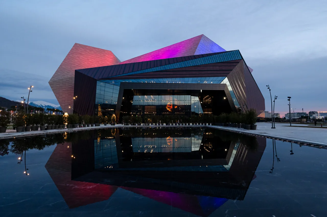 Афиша: Крест и вера. Чайка в Сочи 29 апреля 2026