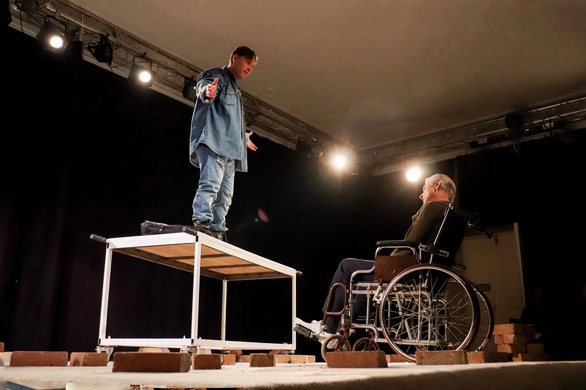 Афиша: Летели качели в Тамбове 4 апреля 2026