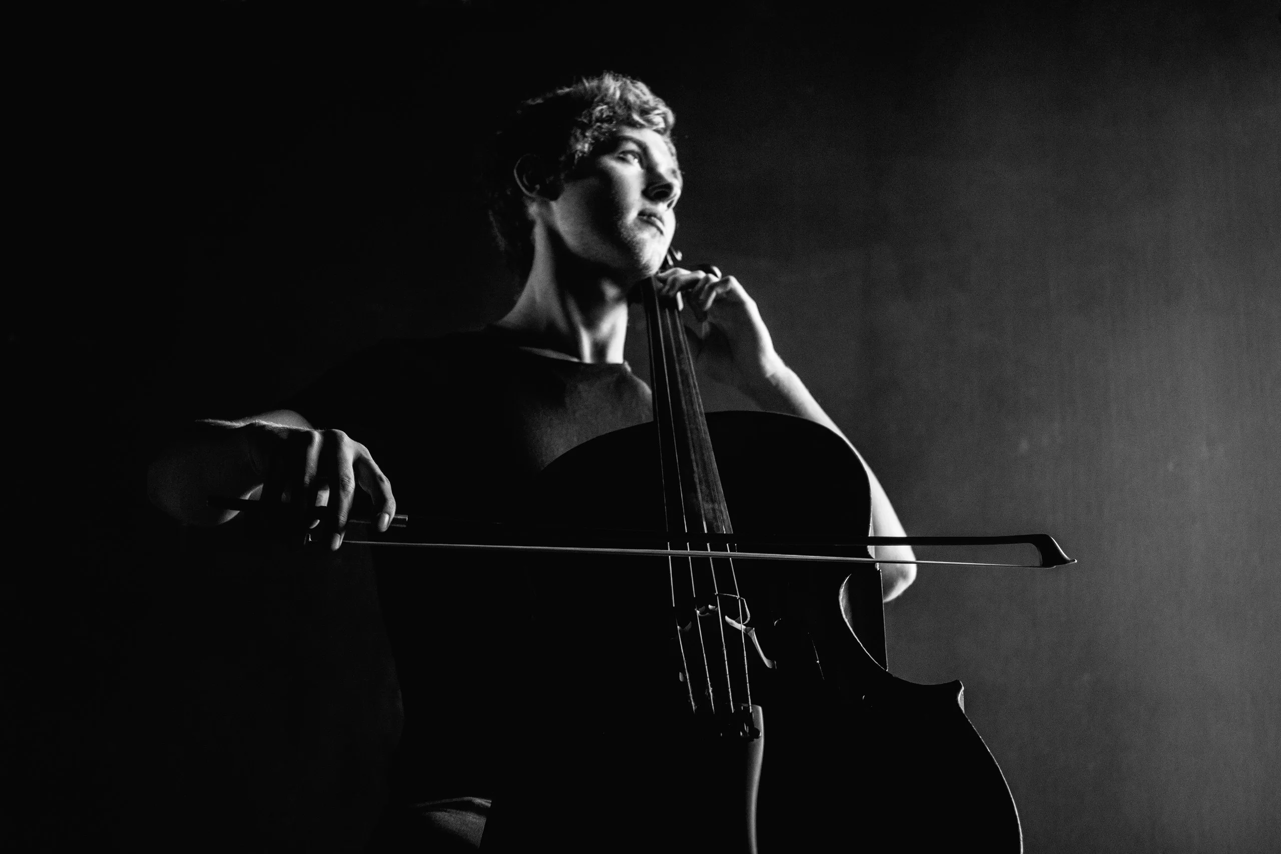 Афиша: Люди в чёрном в Мурманске 12 апреля 2026