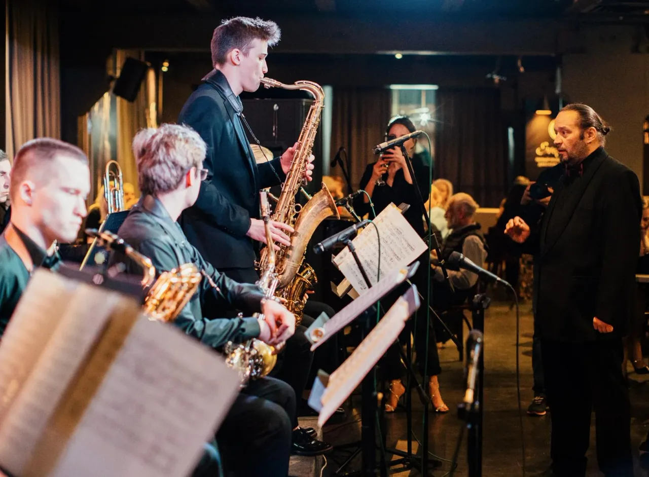 Афиша: Молодёжный биг-бенд Виталия Владимирова. Латина-джаз в Екатеринбурге 30 апреля 2026