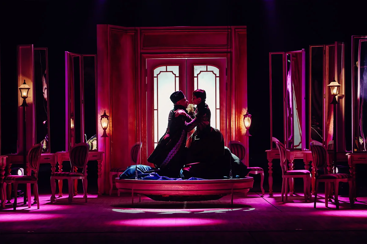 Афиша: Опасные связи в Красноярске 9 апреля 2026