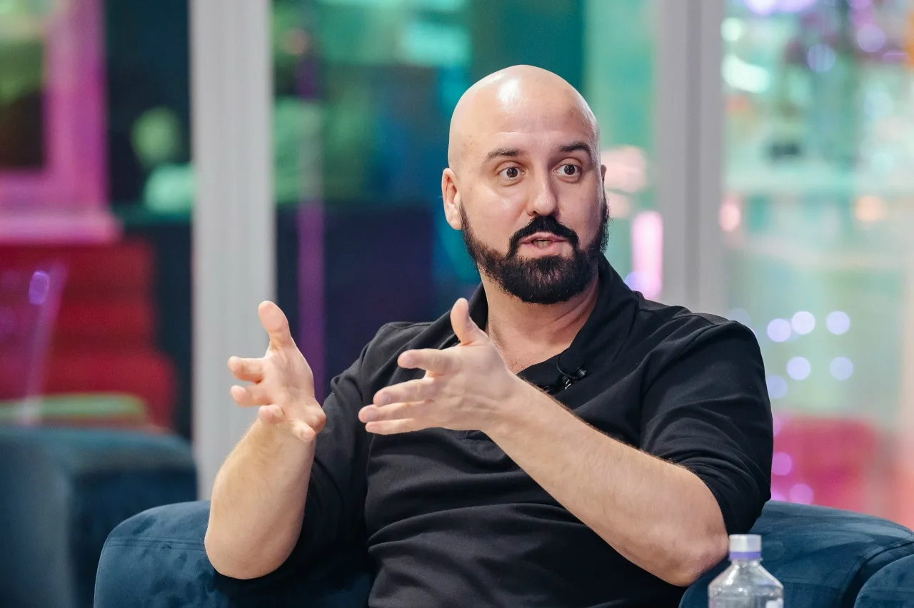 Афиша: Оперный стендап от Дмитрия Янковского в Екатеринбурге 26 апреля 2026