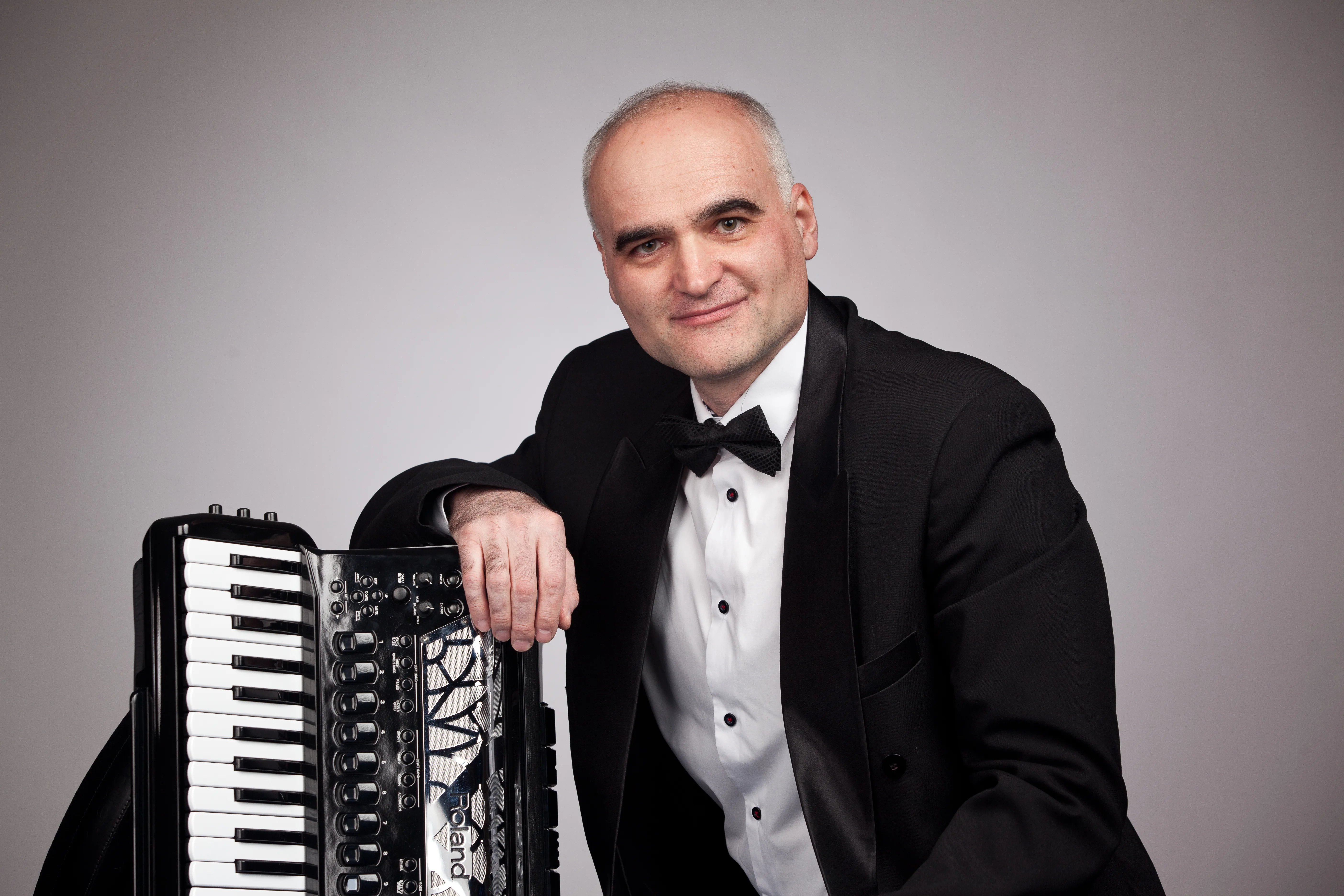 Афиша: Павел Мангасарян и Манго-бэнд. Поп-вокал сторис в Балаково 30 апреля 2026