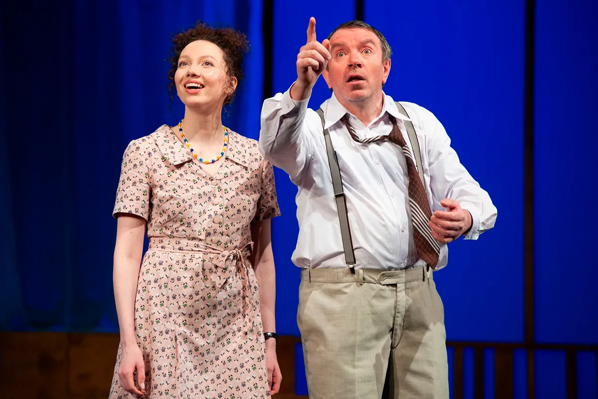 Афиша: Провинциальные анекдоты в Омске 1 апреля 2026