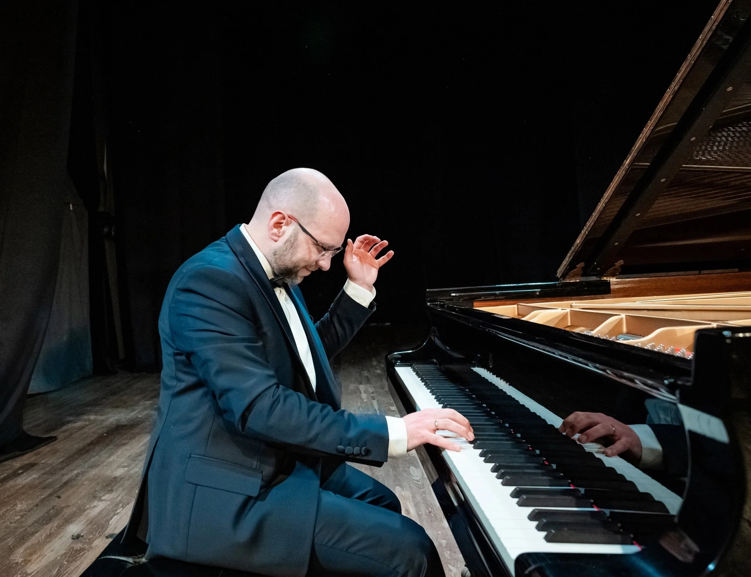 Афиша: Пьяццолла при свечах в Челябинске 4 апреля 2026