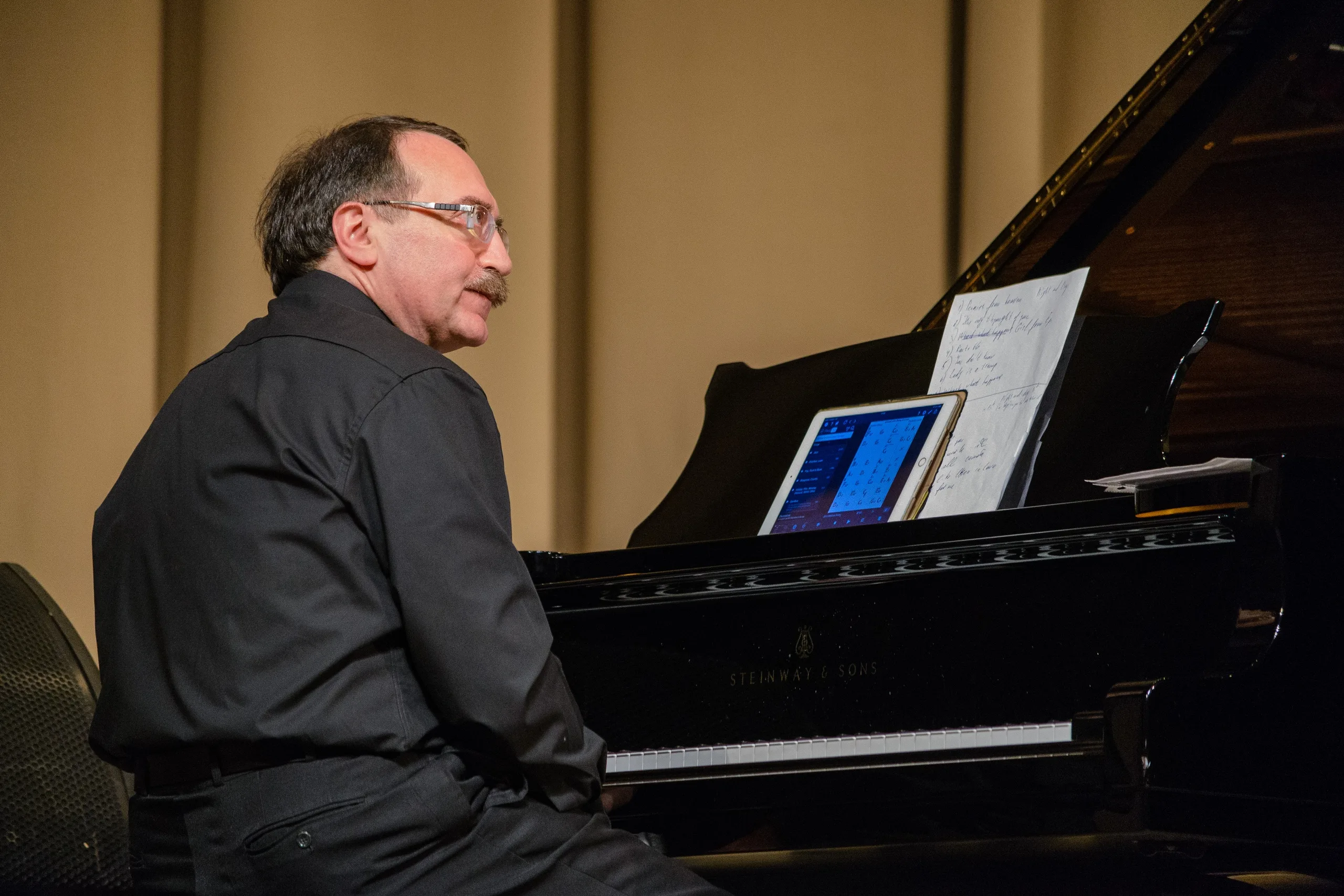 Афиша: Сила блюза. Даниил Крамер и трио Юрия Новгородского в Кургане 27 апреля 2026