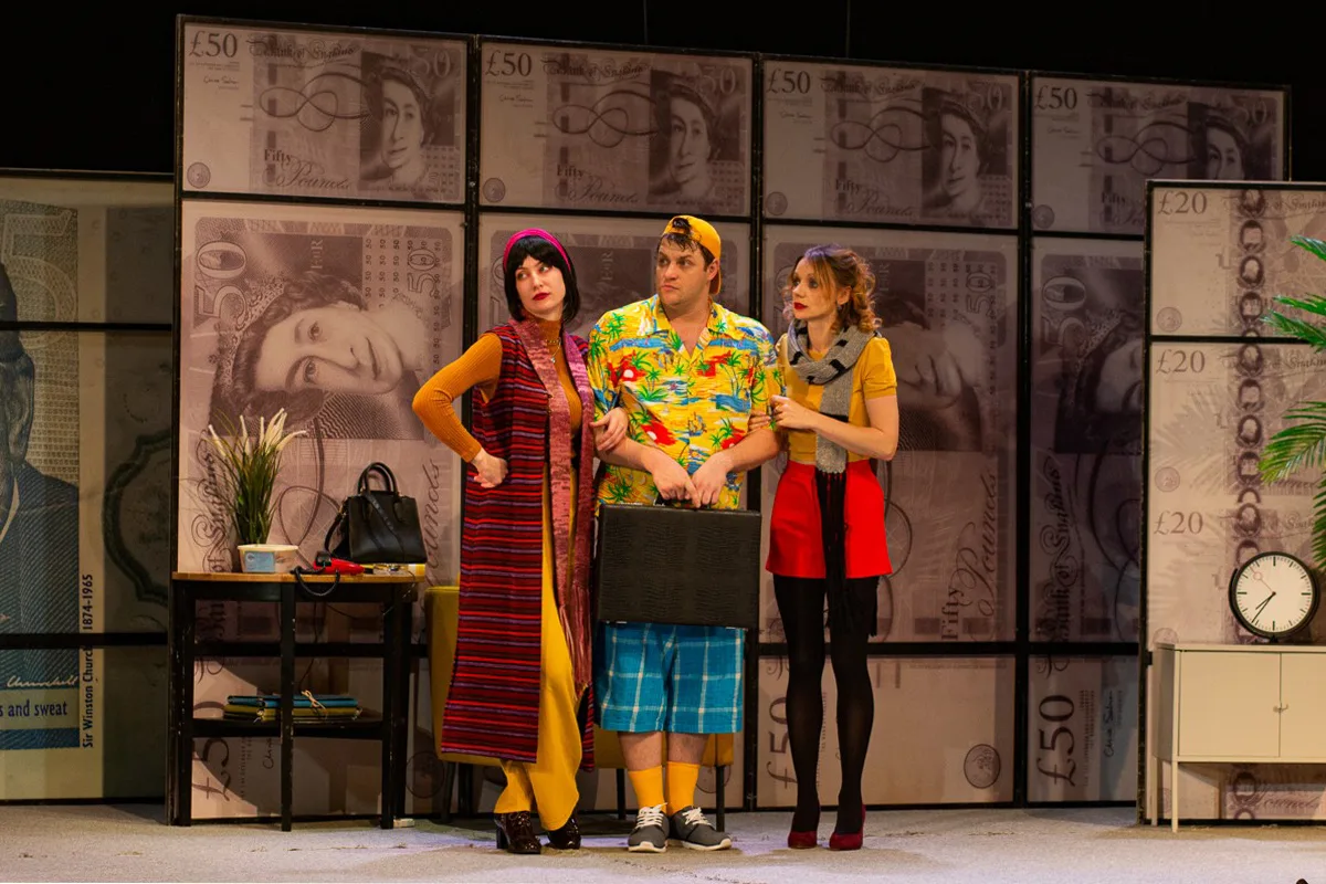 Афиша: Смешные деньги в Омске 2 апреля 2026