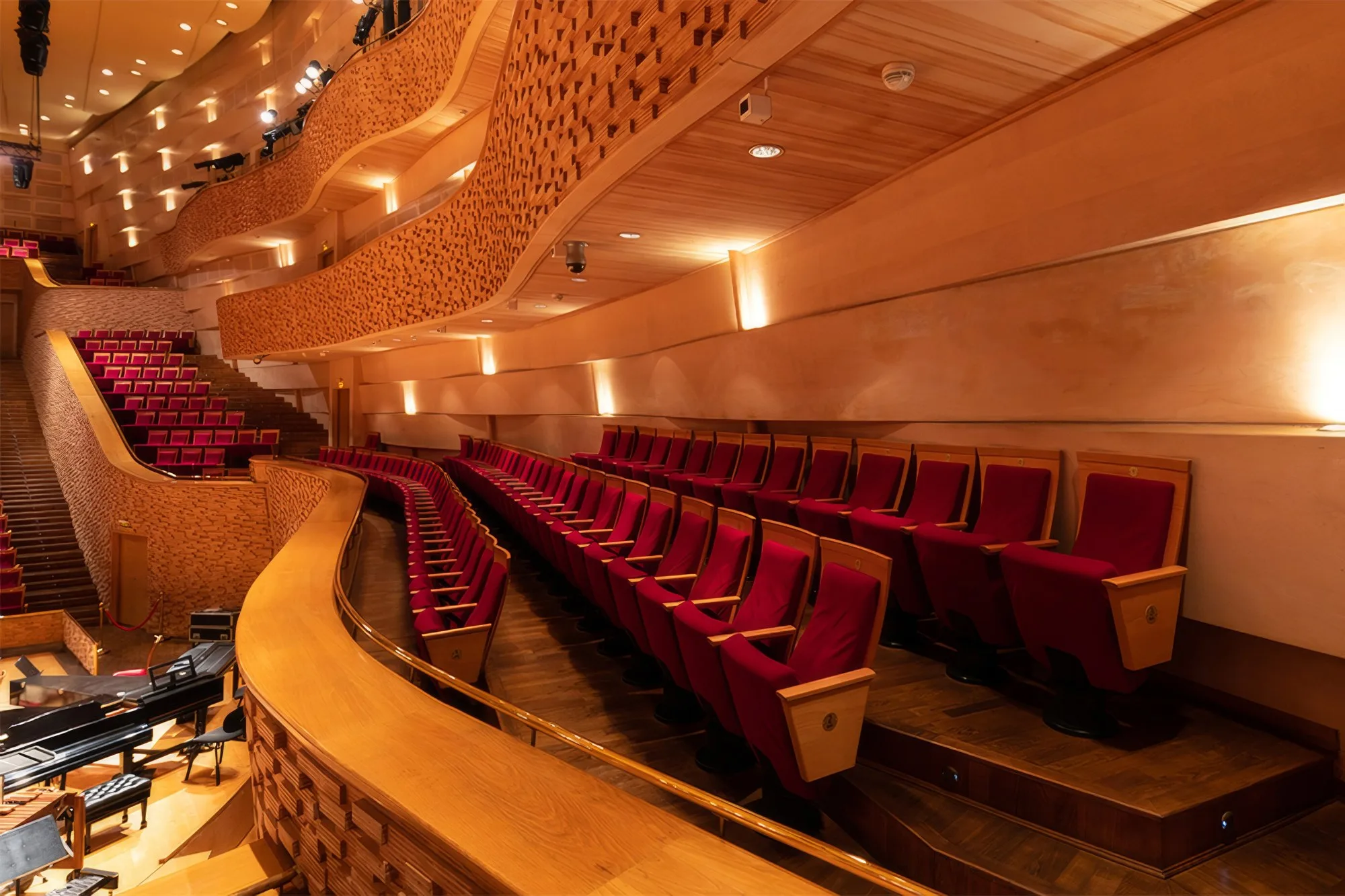 Афиша: Солисты Академии молодых оперных певцов в Санкт-Петербурге 4 апреля 2026