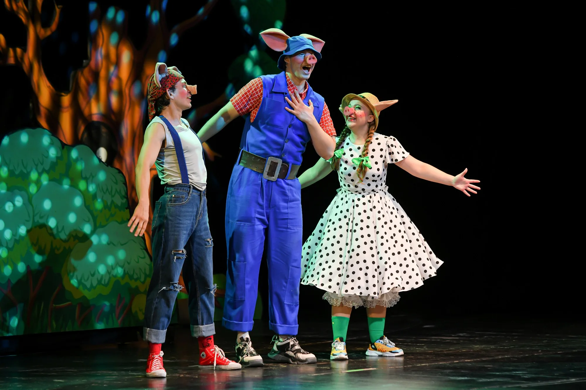 Афиша: Три поросёнка в Барнауле 12 апреля 2026