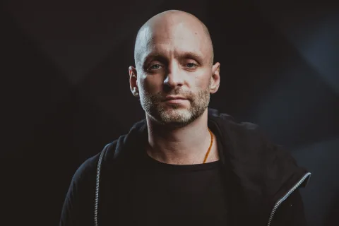 Афиша: Цветы и шпионы ХХ лет w / DJ Vini в Оренбурге 25 апреля 2026