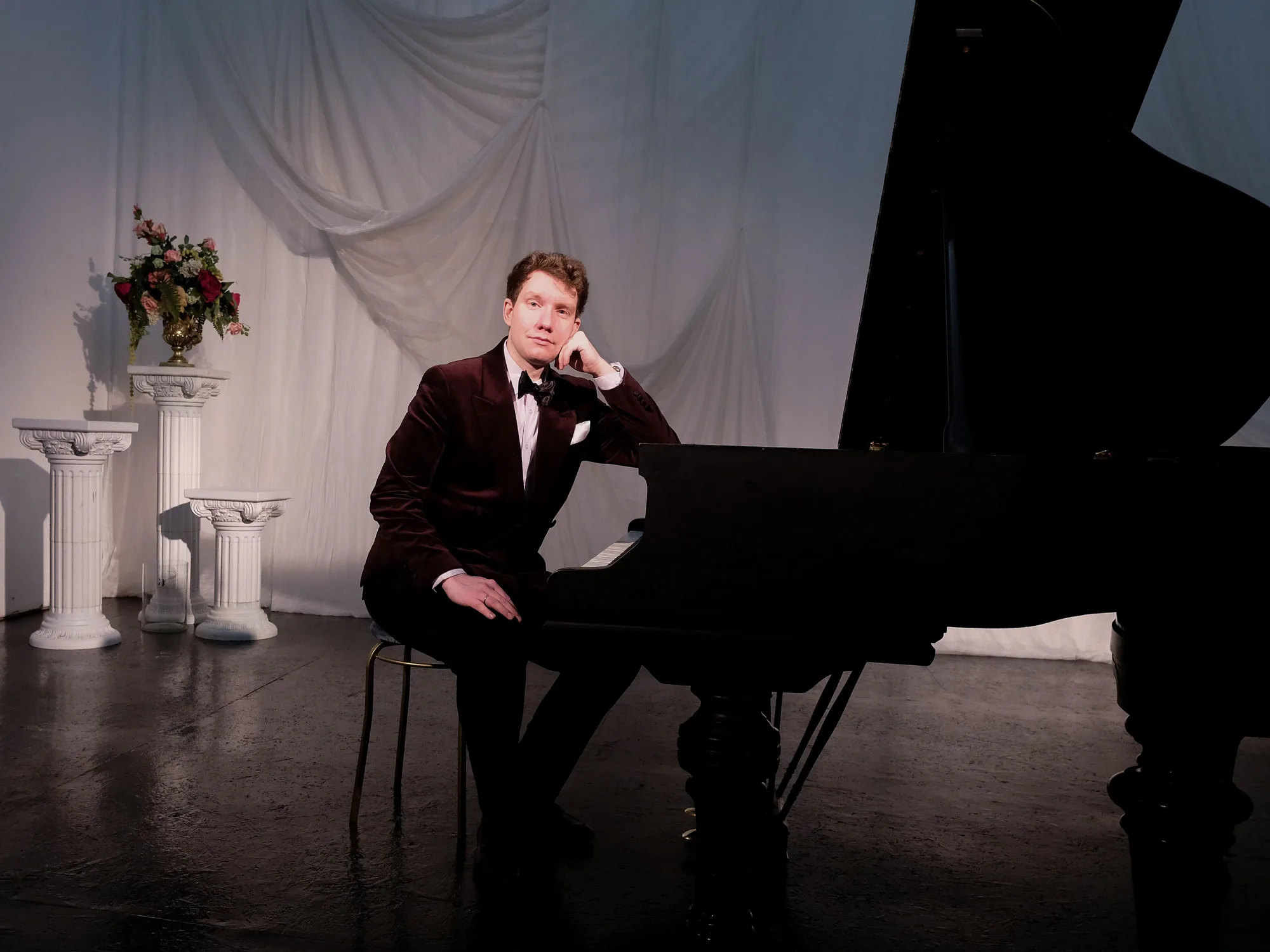 Афиша: Виктор Николаев. Однажды Чайковский, Григ и Брамс... в Санкт-Петербурге 19 апреля 2026