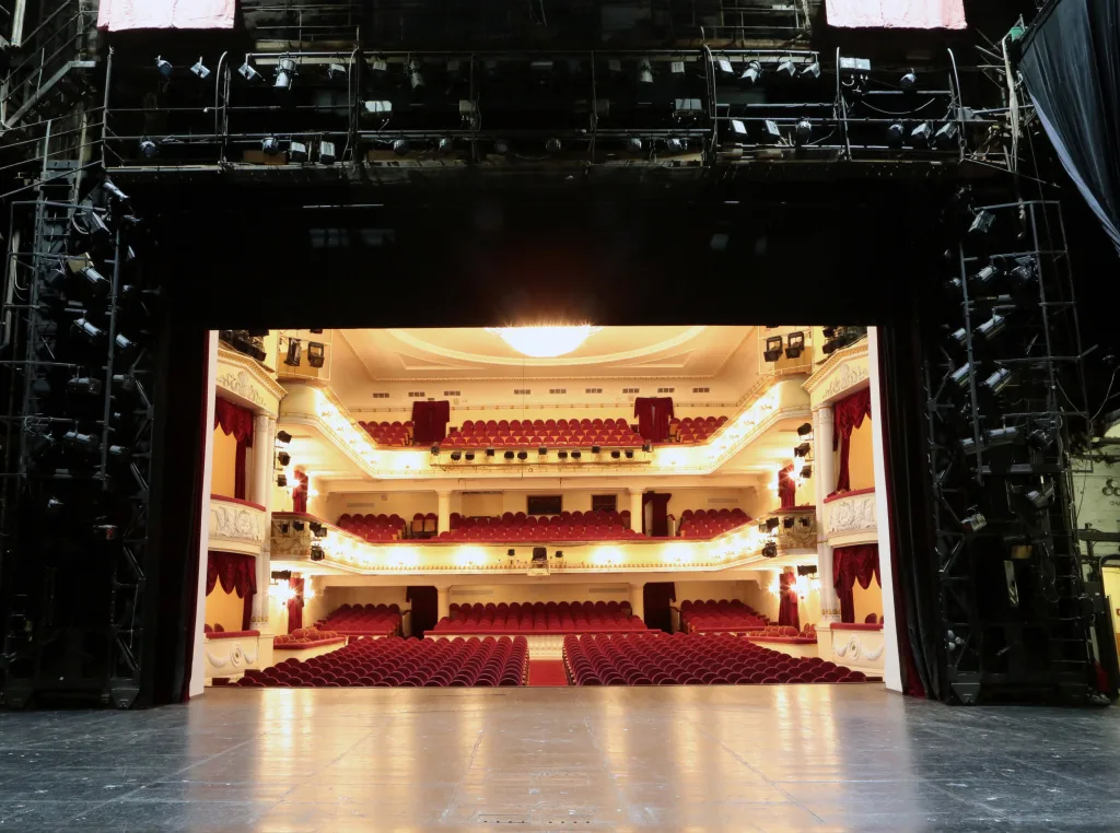 Афиша: Волшебный мир кулис в Москве 19 апреля 2026