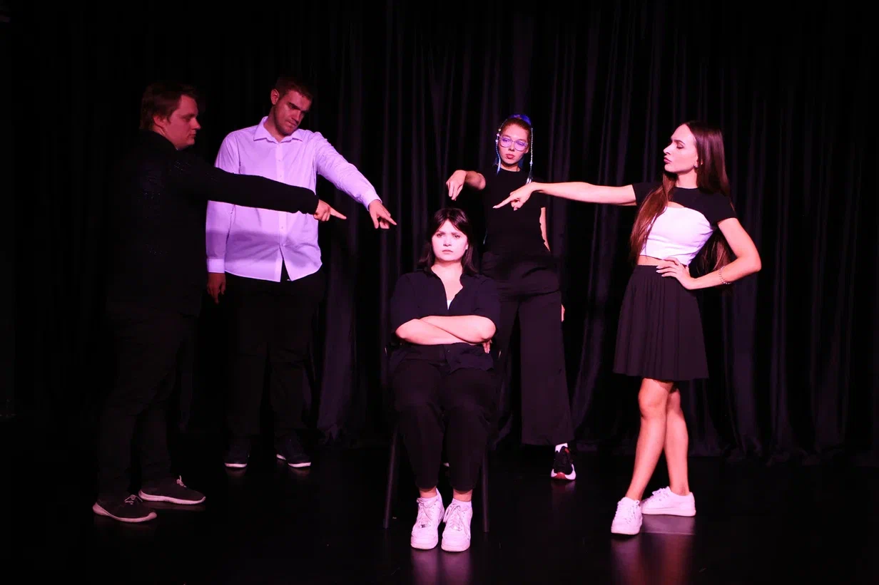 Афиша: Яна всем нравится. Нет в Москве 4 апреля 2026